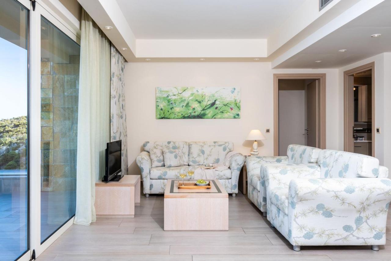 Princess Kyniska Suites Плитра Екстериор снимка